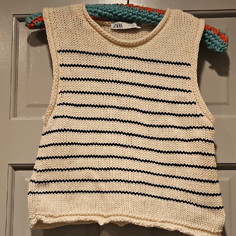 Zara Sweater Black Cream Striped Knit Top Women Small Crop No Sleeve Vest